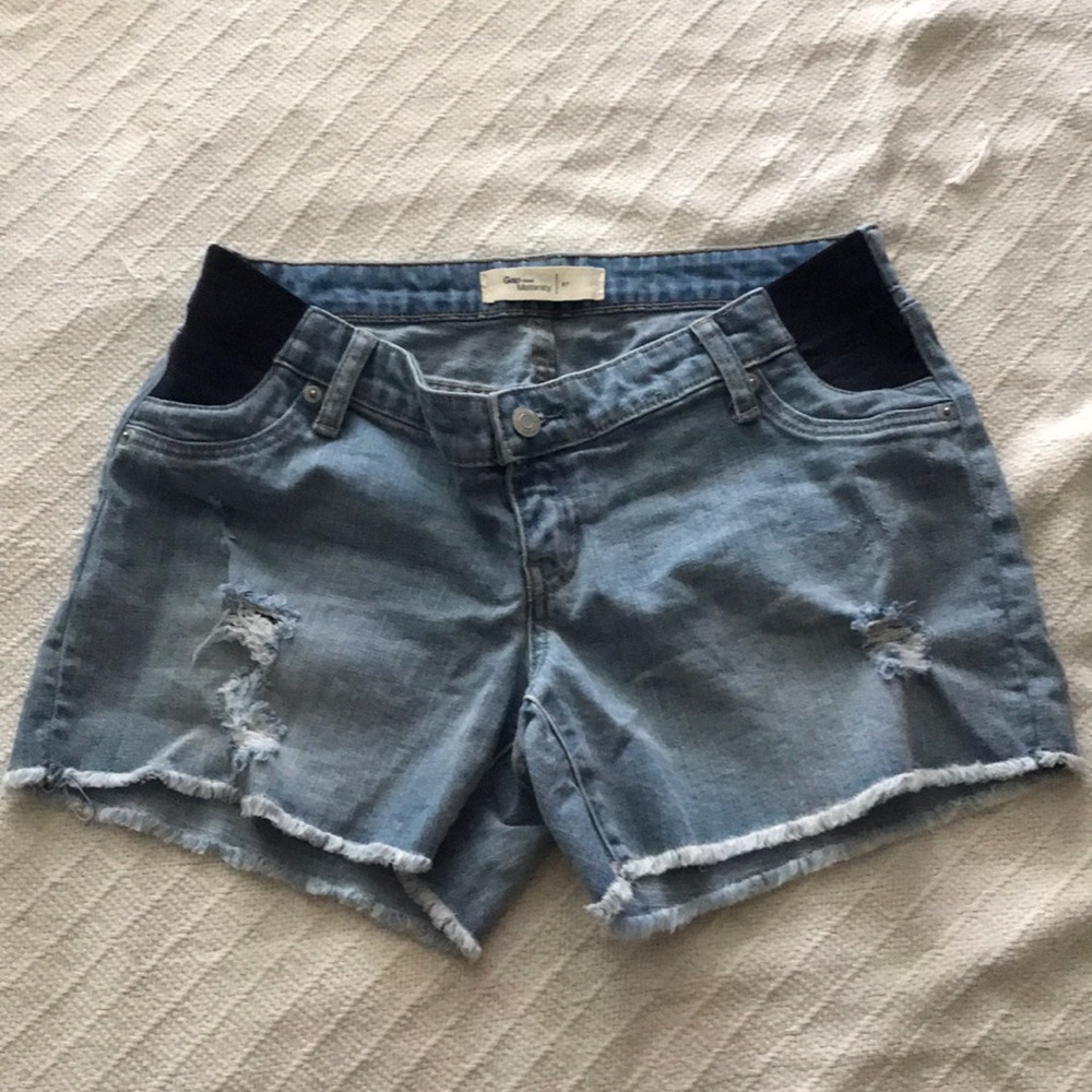 Gap maternity shorts
